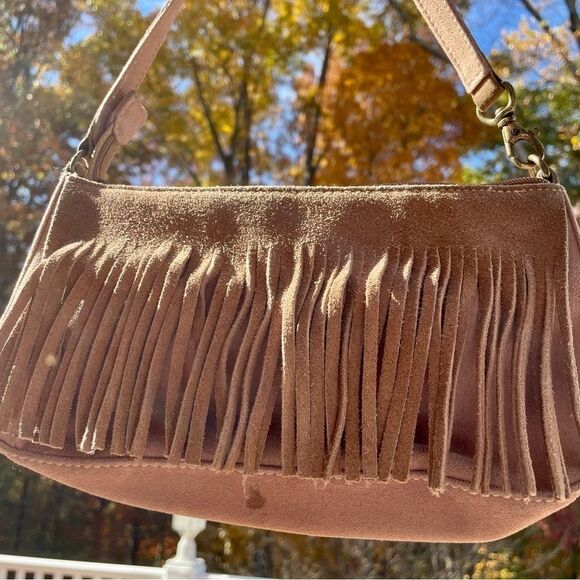 Vintage Nine West BoHo tan leather 5 x 9.5 purse, tassels on both sides. Zipper - Picture 10 of 12